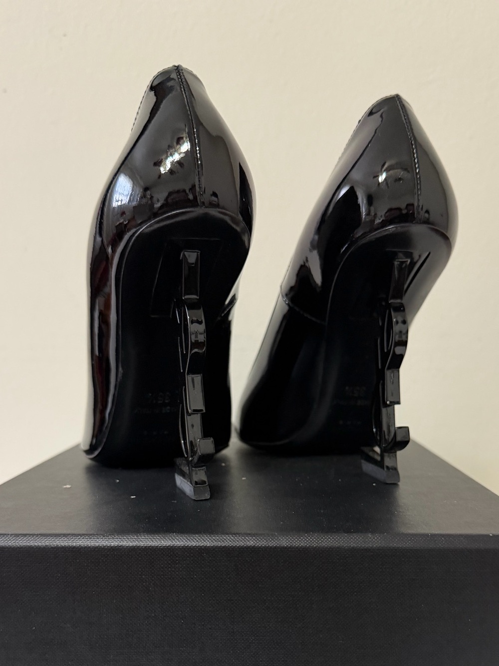 Saint Laurent Black Patent Logo-Heel Pointed Pumps - Picture 2 of 5